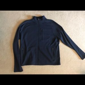 Men’s lightweight fleece jacket.